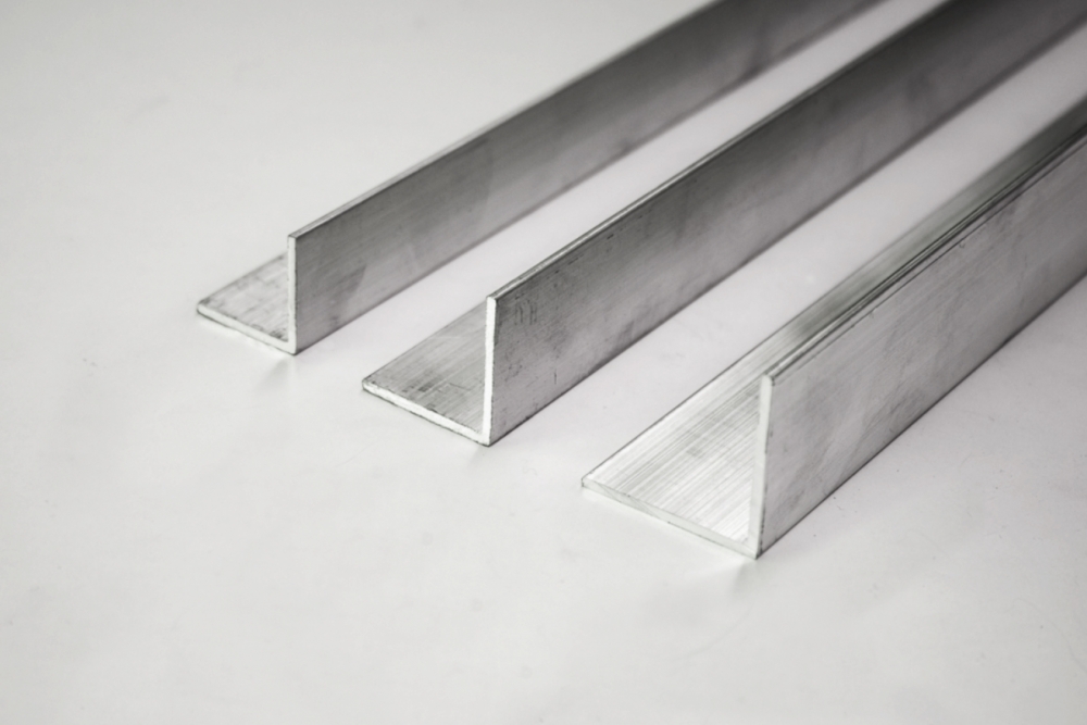 Lezen Blozend Concreet Aluminium hoeklijn